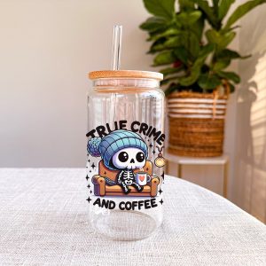 True Crime Glazen Drinkbeker met Glazen Rietje en Deksel - Bubble Tea - Koffiebeker - Koffieglas - Koffie glas - 500ml ijskoffie beker - Koffie beker - Mason Jar - Boba - Theebeker - Thee beker - Glazen Drinkbeker - Ijskoffie glas