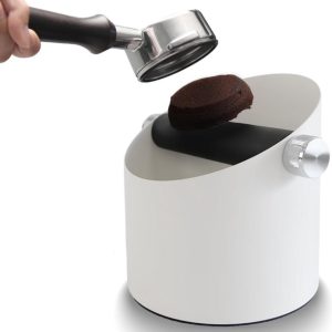 QTTVBTNA - 1 Stuk Uitklopbak Koffie - Koffie Accessoires - Accesoires - RVS Knockbox met Antislip Bodem - Stil Afkloppen van Koffiedik - Hygiënisch & Duurzaam - Geschikt voor Espressomachine, Siebdrager en Barista Gebruik - 14 cm - Wit