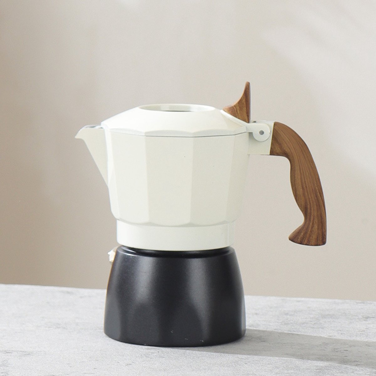 Witte Cubaanse mokapot, geschikt voor gas- of elektrische kookplaten. Klassieke Italiaanse koffiezetter, espressomachine voor op het fornuis, campingpot, maakt 2 espressokopjes.