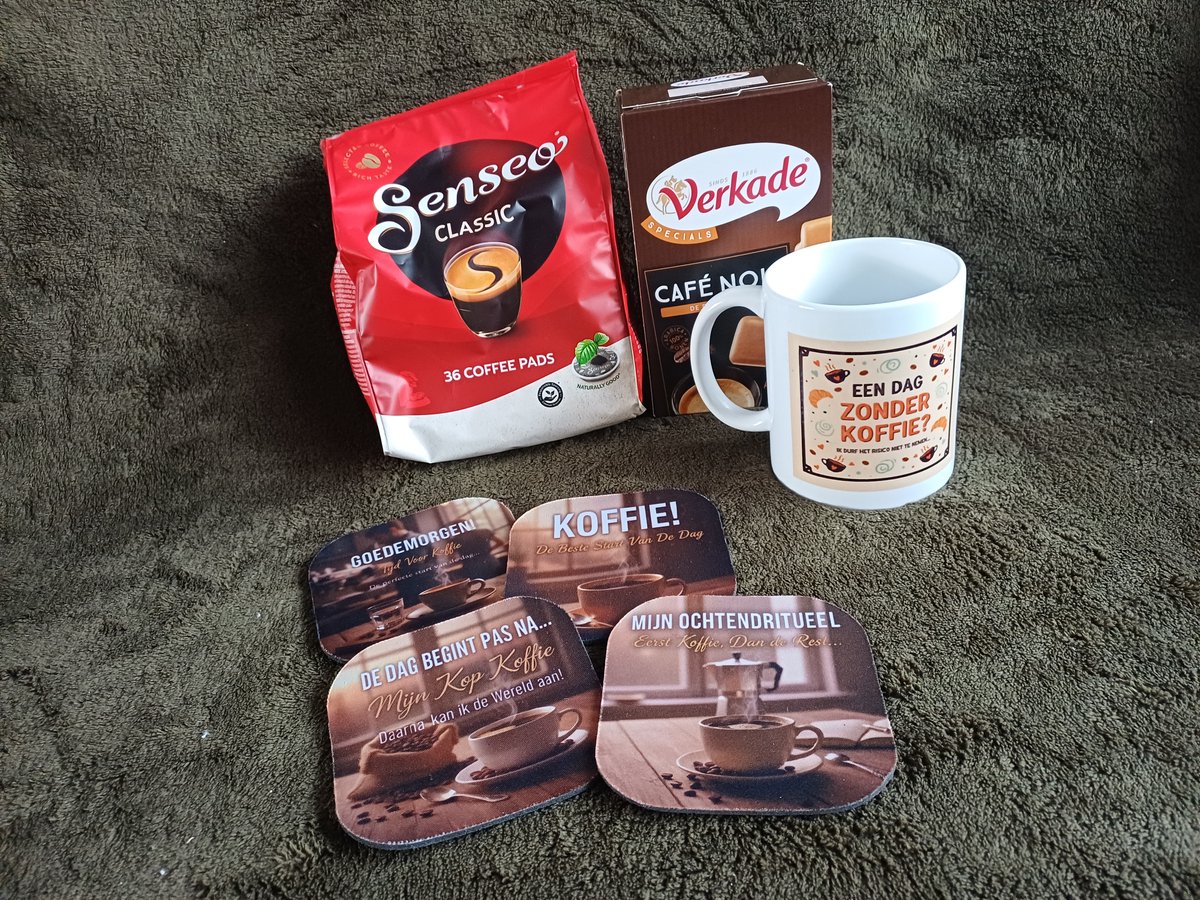 Koffie cadeaupakket - Mok + 4 onderzetters + Senseo koffiepads + Café Noir koek - Perfect cadeau voor koffieliefhebbers