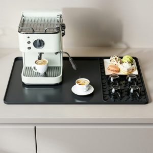 Koffiemachinemat van 60 x 40 cm, antislip, waterdichte siliconenmat met uitneembaar lekbakje, opvouwbare aanrechtbeschermer voor grote espressomachines, barmat voor koffiebar en keukenblad, Zwart