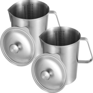 Twee roestvrijstalen waterkokers met deksels, een maatbeker met dubbele maatstreep van 2 liter, een melkschuimer, een grote maatbeker Geschikt voor espressomachines en bakjes Geschikt voor warm en koud water, latte art en ijsthee.